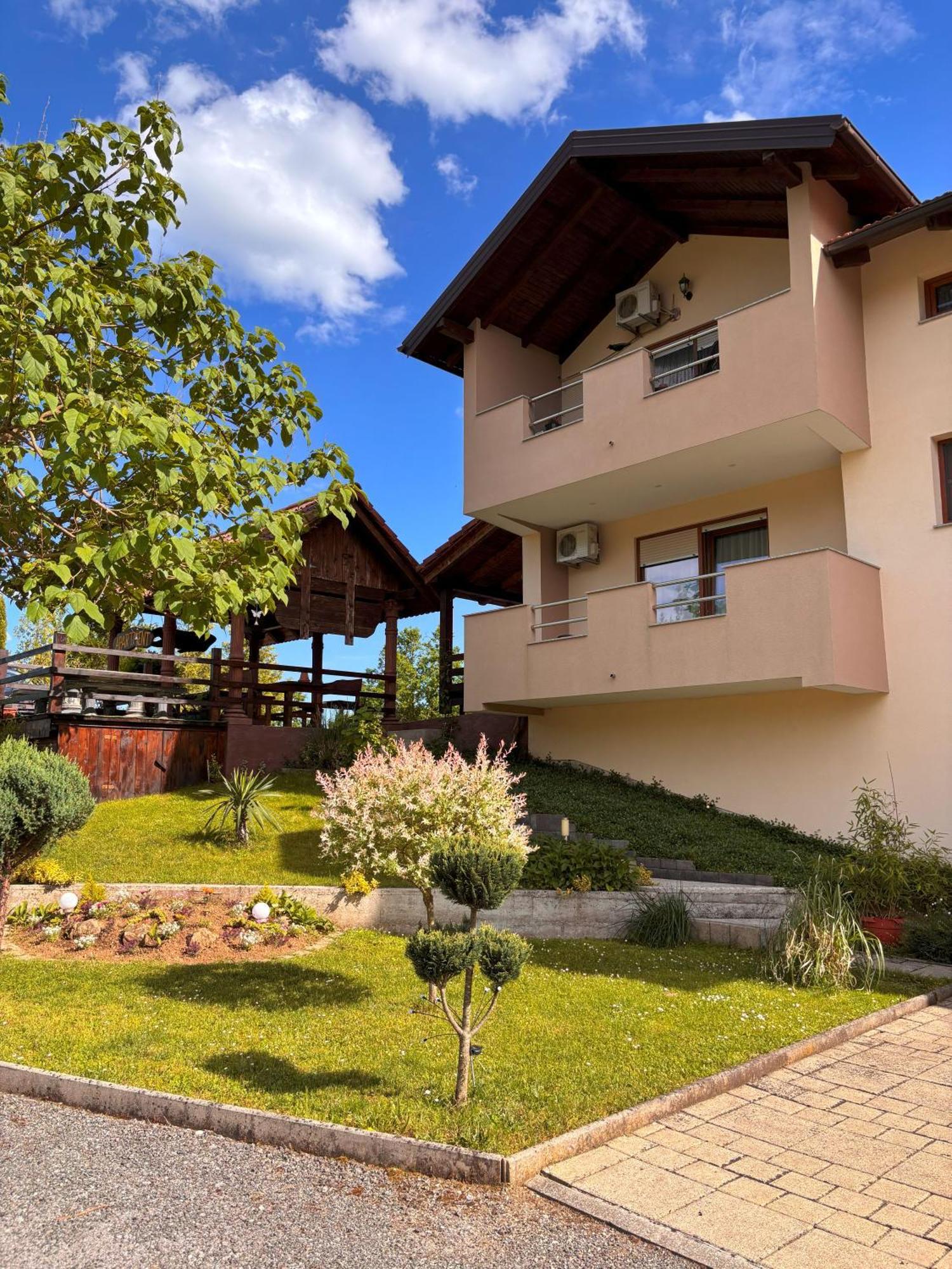 Guest House Buncic Rooms & Apartments Slunj Exterior photo
