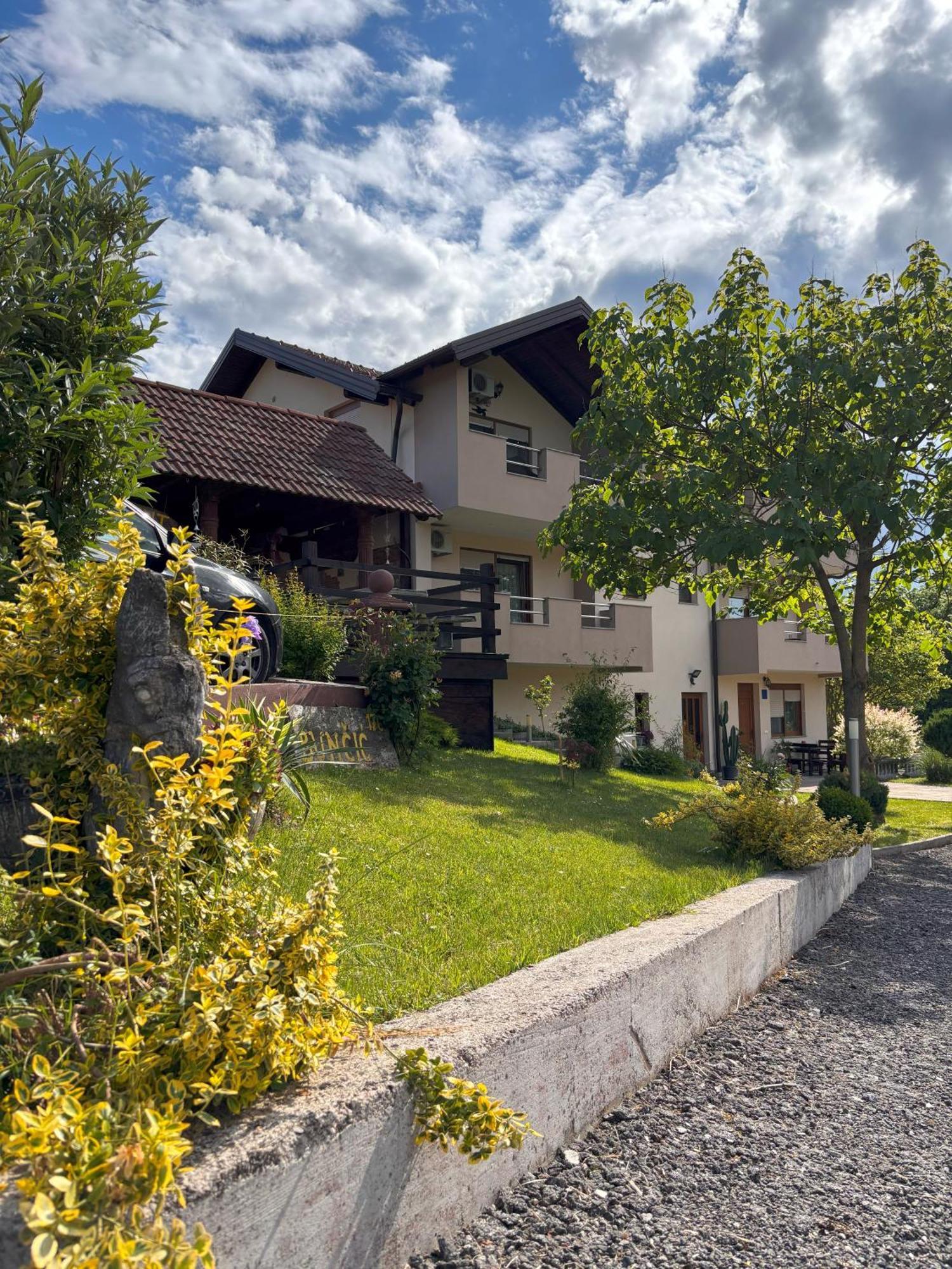 Guest House Buncic Rooms & Apartments Slunj Exterior photo