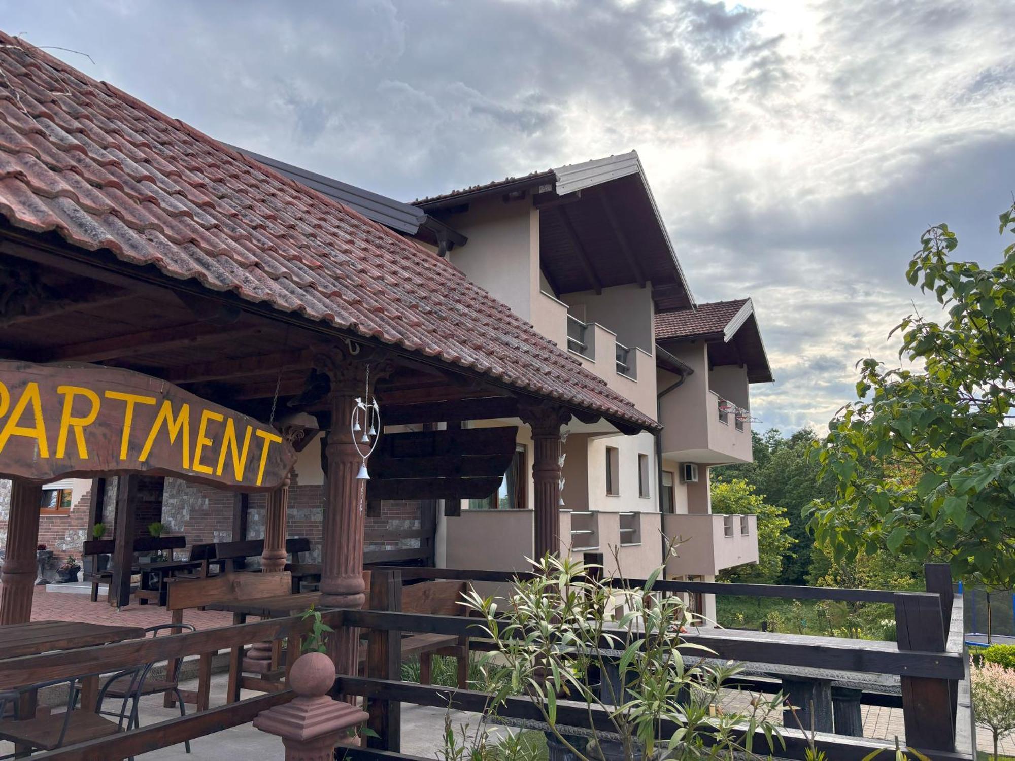 Guest House Buncic Rooms & Apartments Slunj Exterior photo