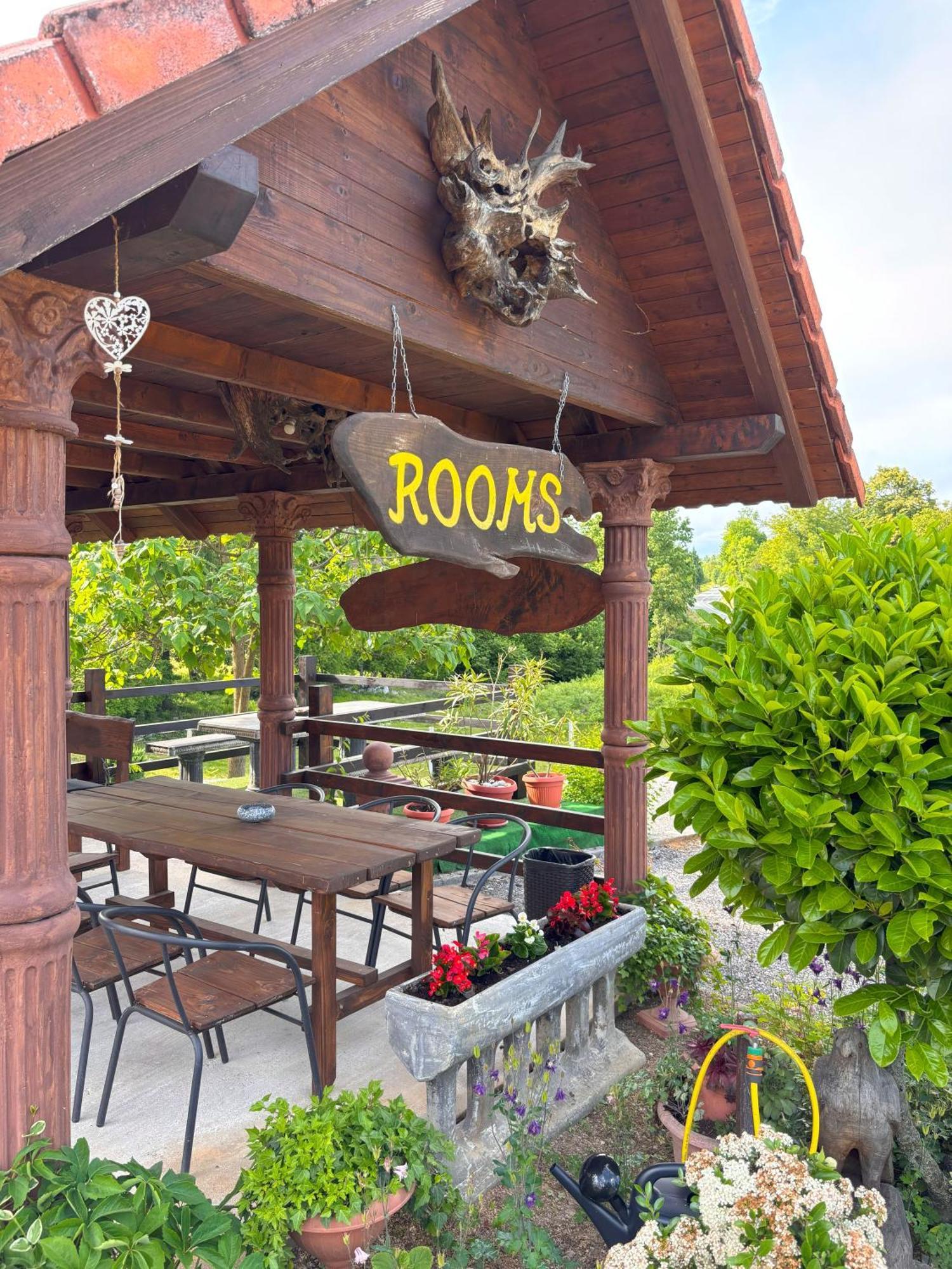 Guest House Buncic Rooms & Apartments Slunj Exterior photo