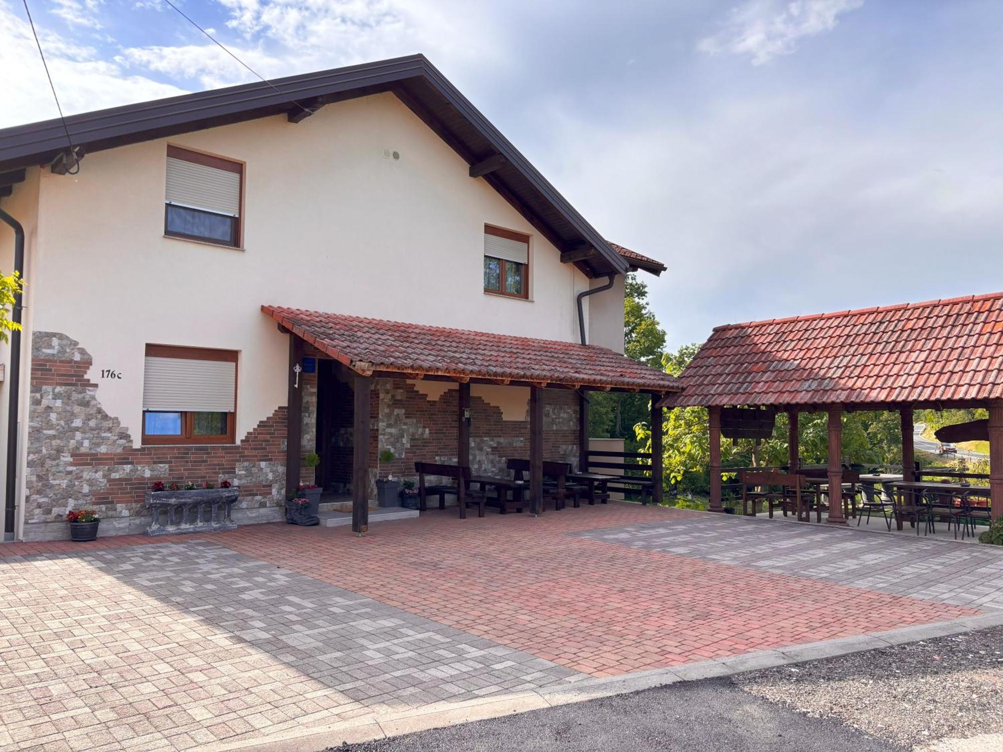 Guest House Buncic Rooms & Apartments Slunj Exterior photo