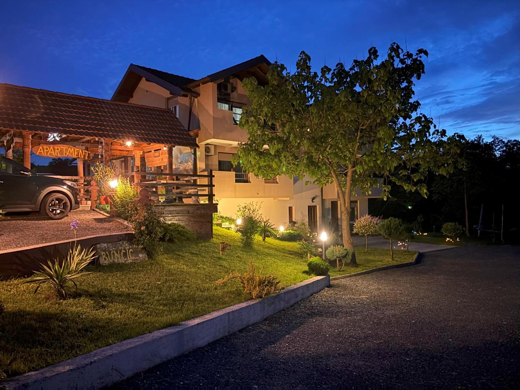 Guest House Buncic Rooms & Apartments Slunj Exterior photo