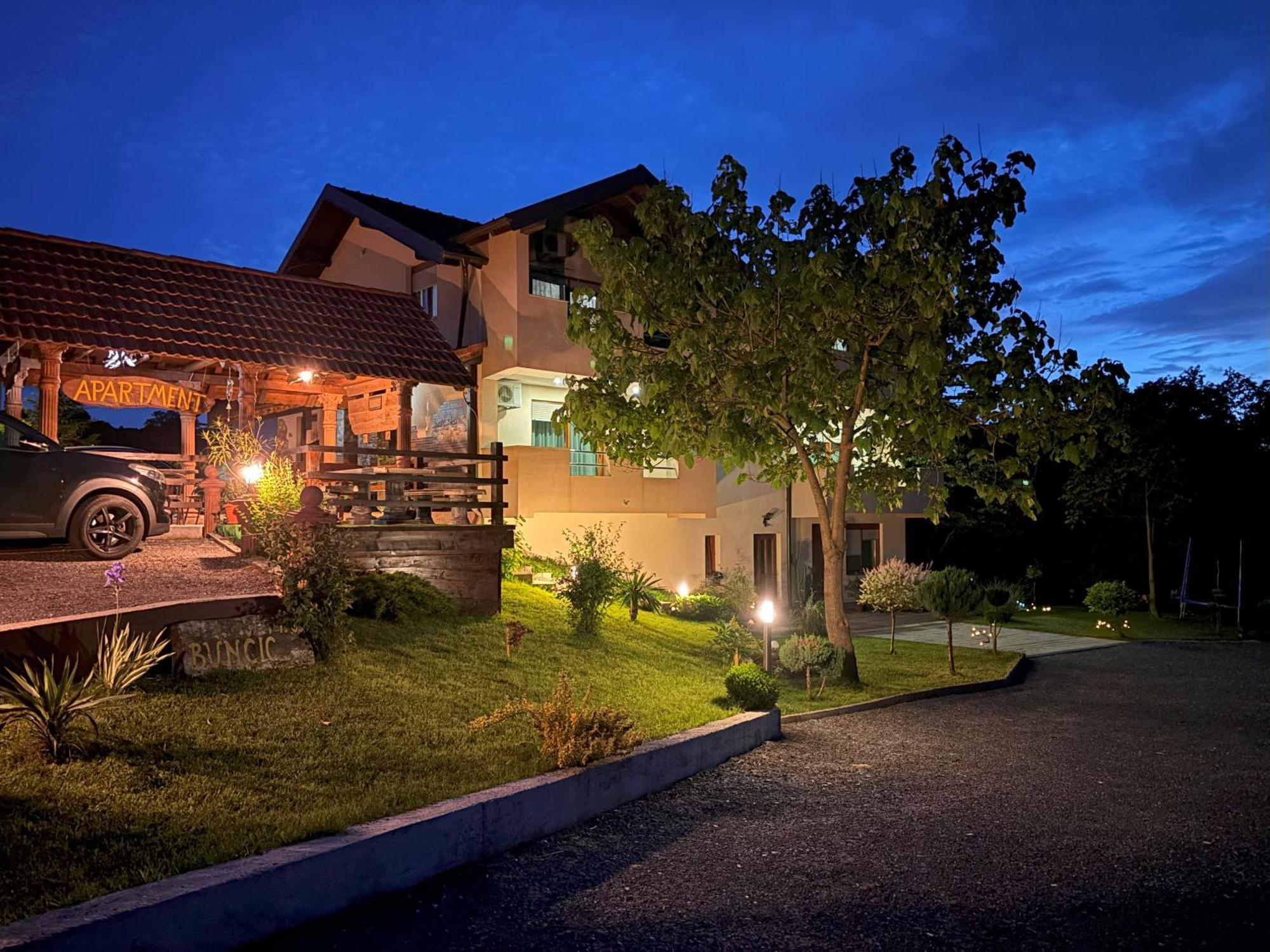 Guest House Buncic Rooms & Apartments Slunj Exterior photo